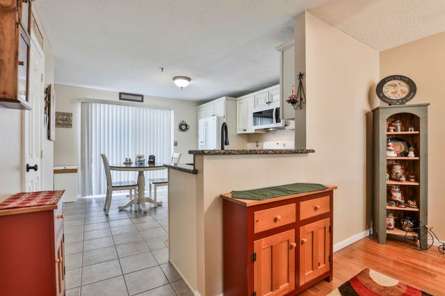 47 Willow Creek Drive, Hudson, NH 03051