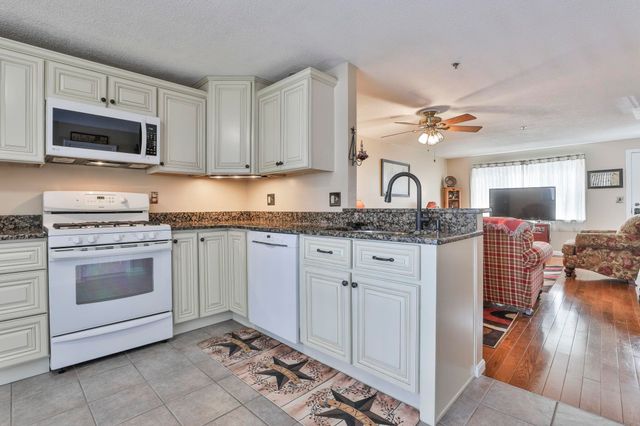 47 Willow Creek Drive, Hudson, NH 03051