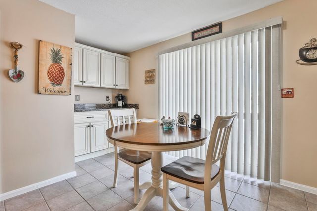 47 Willow Creek Drive, Hudson, NH 03051