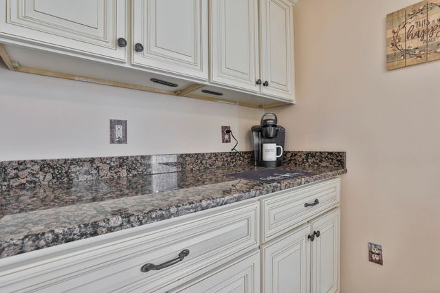 47 Willow Creek Drive, Hudson, NH 03051