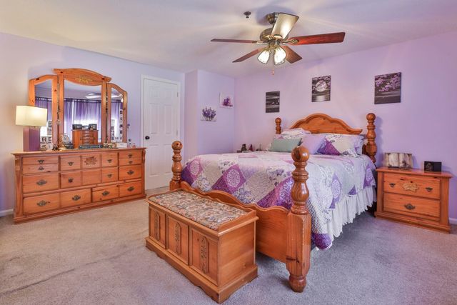 47 Willow Creek Drive, Hudson, NH 03051