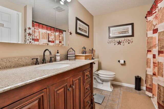 47 Willow Creek Drive, Hudson, NH 03051