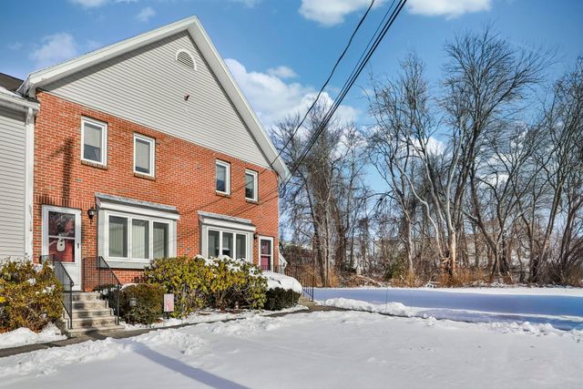 47 Willow Creek Drive, Hudson, NH 03051