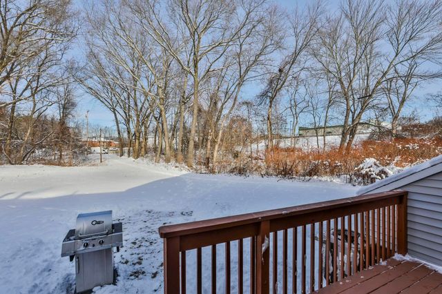 47 Willow Creek Drive, Hudson, NH 03051