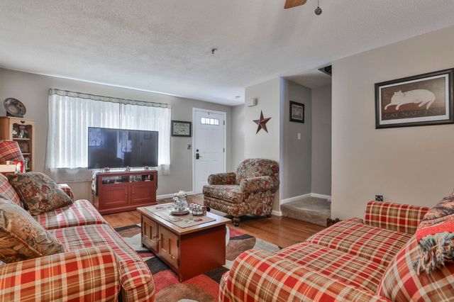 47 Willow Creek Drive, Hudson, NH 03051