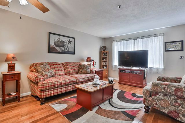 47 Willow Creek Drive, Hudson, NH 03051