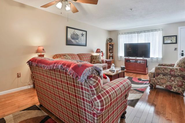 47 Willow Creek Drive, Hudson, NH 03051