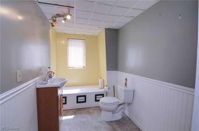25 31st Street SW, Barberton, OH 44203