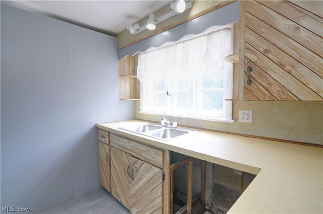 25 31st Street SW, Barberton, OH 44203
