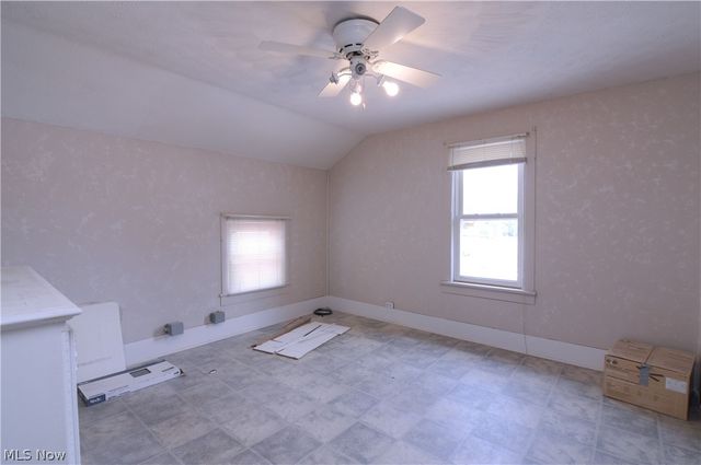 25 31st Street SW, Barberton, OH 44203