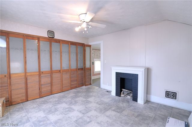 25 31st Street SW, Barberton, OH 44203