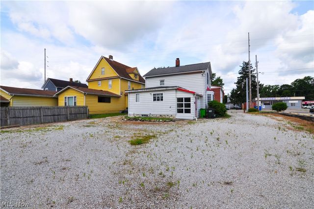 25 31st Street SW, Barberton, OH 44203