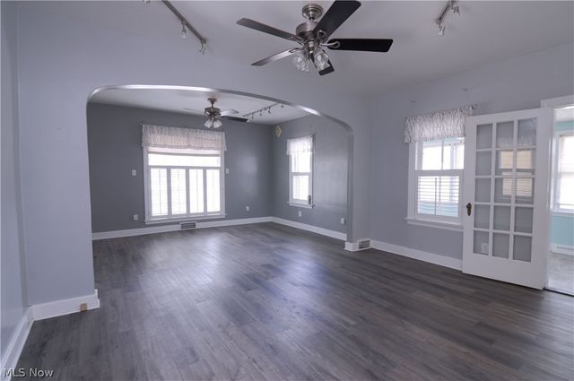 25 31st Street SW, Barberton, OH 44203