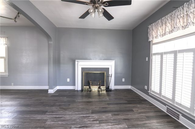 25 31st Street SW, Barberton, OH 44203