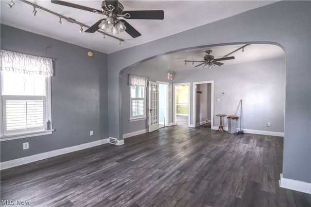 25 31st Street SW, Barberton, OH 44203