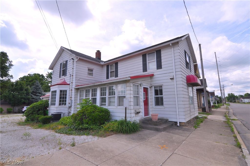 25 31st Street SW, Barberton, OH 44203