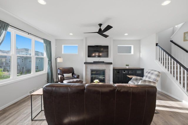 5326 N Peninsula Way, Mcfarland, WI 53558