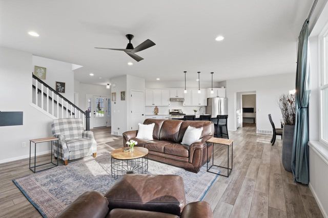 5326 N Peninsula Way, Mcfarland, WI 53558