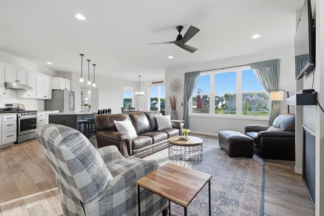 5326 N Peninsula Way, Mcfarland, WI 53558