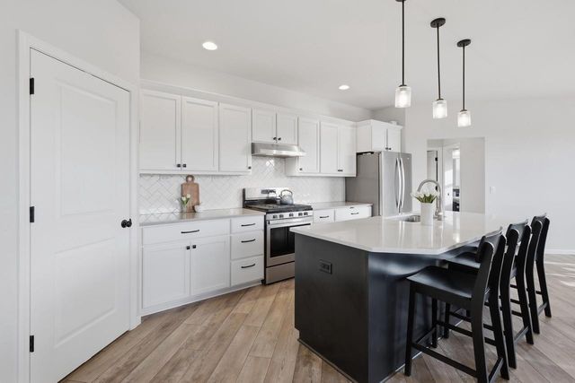 5326 N Peninsula Way, Mcfarland, WI 53558