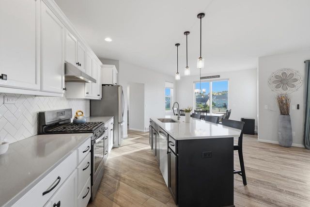 5326 N Peninsula Way, Mcfarland, WI 53558