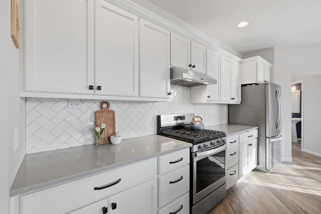 5326 N Peninsula Way, Mcfarland, WI 53558