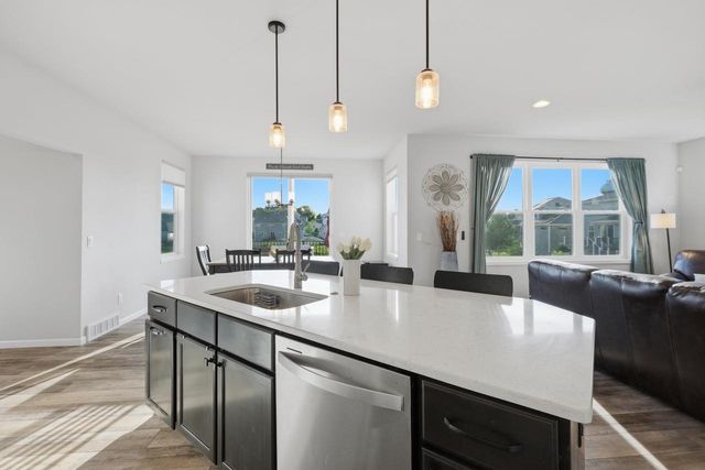 5326 N Peninsula Way, Mcfarland, WI 53558