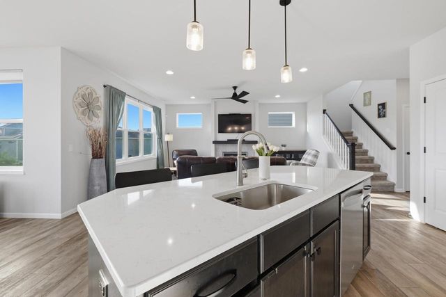 5326 N Peninsula Way, Mcfarland, WI 53558