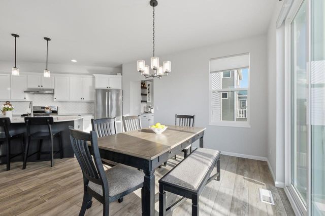 5326 N Peninsula Way, Mcfarland, WI 53558