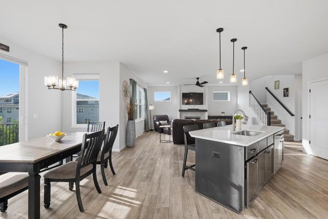 5326 N Peninsula Way, Mcfarland, WI 53558