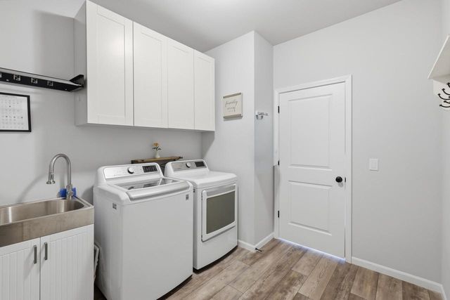 5326 N Peninsula Way, Mcfarland, WI 53558