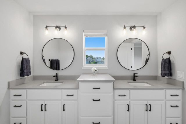 5326 N Peninsula Way, Mcfarland, WI 53558