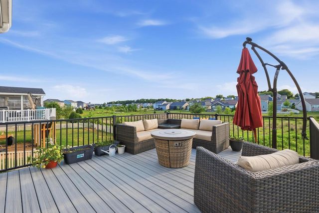 5326 N Peninsula Way, Mcfarland, WI 53558