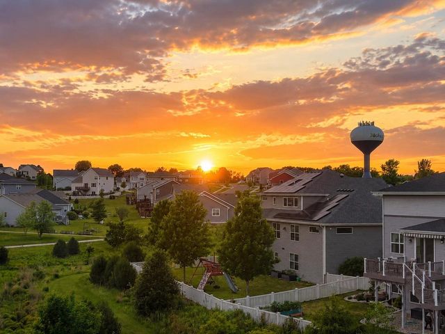 5326 N Peninsula Way, Mcfarland, WI 53558
