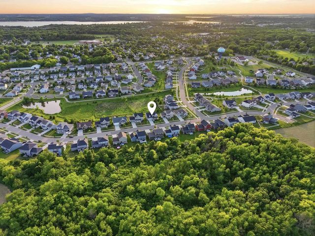 5326 N Peninsula Way, Mcfarland, WI 53558