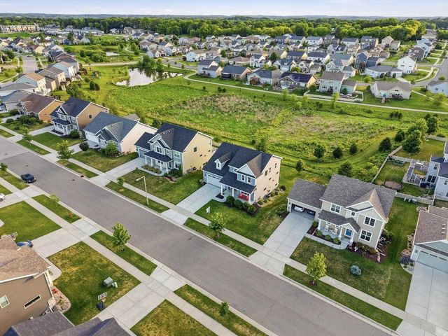 5326 N Peninsula Way, Mcfarland, WI 53558