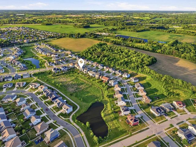 5326 N Peninsula Way, Mcfarland, WI 53558