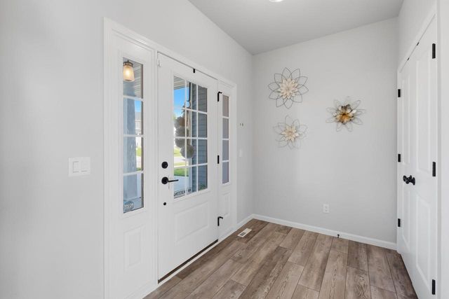 5326 N Peninsula Way, Mcfarland, WI 53558