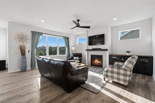 5326 N Peninsula Way, Mcfarland, WI 53558