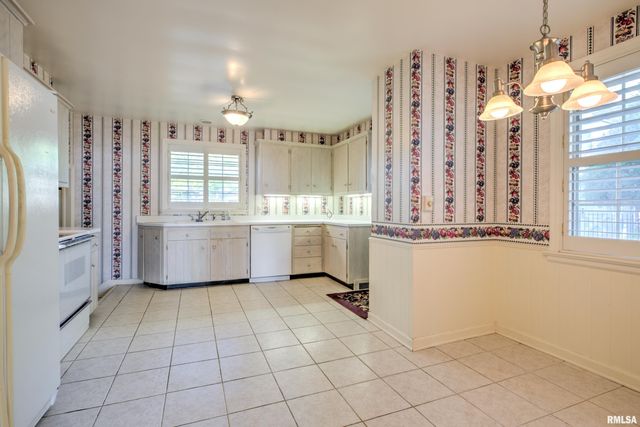 5014 N PROSPECT Road, Peoria Heights, IL 61616