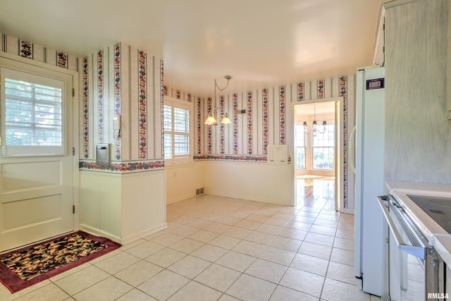 5014 N PROSPECT Road, Peoria Heights, IL 61616