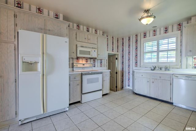 5014 N PROSPECT Road, Peoria Heights, IL 61616
