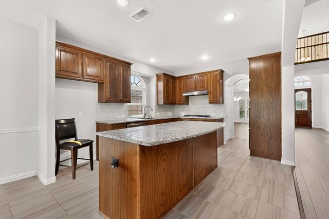 908 Heath Creek Drive, Desoto, TX 75115