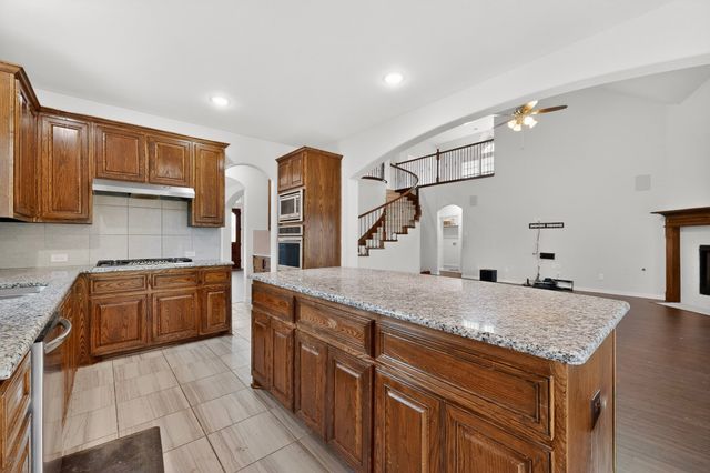 908 Heath Creek Drive, Desoto, TX 75115