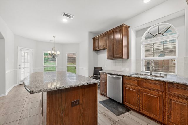 908 Heath Creek Drive, Desoto, TX 75115