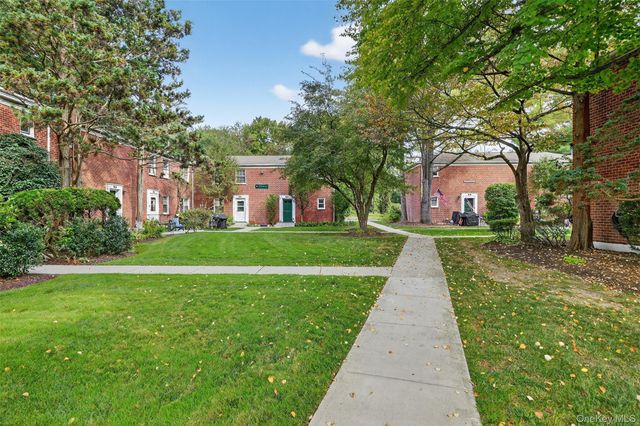 11 Fieldstone Drive 130, Hartsdale, NY 10530