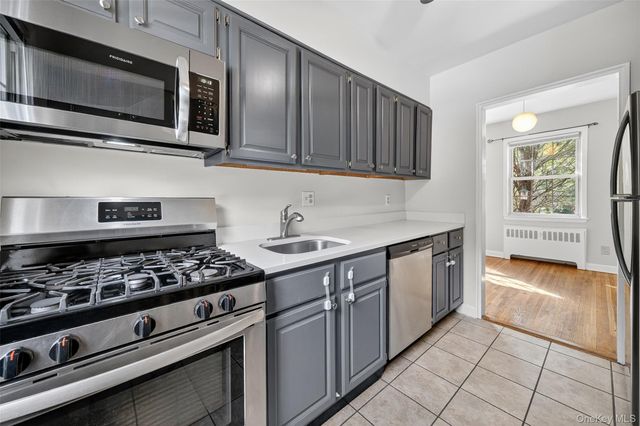11 Fieldstone Drive 130, Hartsdale, NY 10530