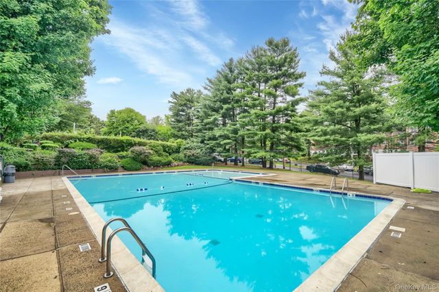 11 Fieldstone Drive 130, Hartsdale, NY 10530