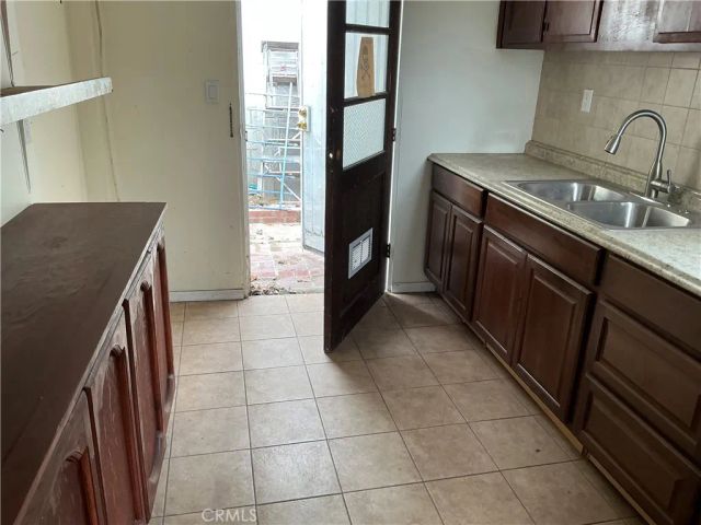 1947 Delta, Los Angeles, CA 90026
