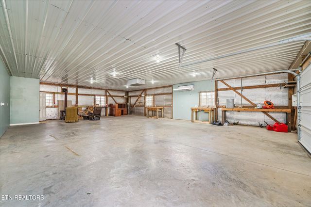 5660 Dunbar Rd, Crossville, TN 38572